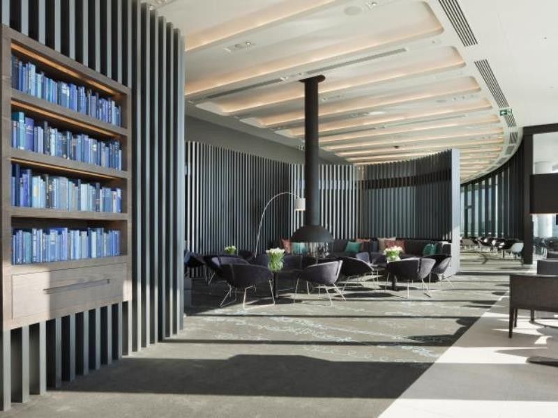 Hotel Crown Metropol Melbourne Esterno foto The lounge at the airport
