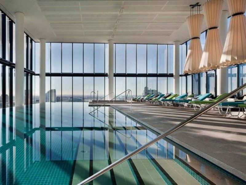 Hotel Crown Metropol Melbourne Esterno foto The pool at the Ritz-Carlton, Melbourne